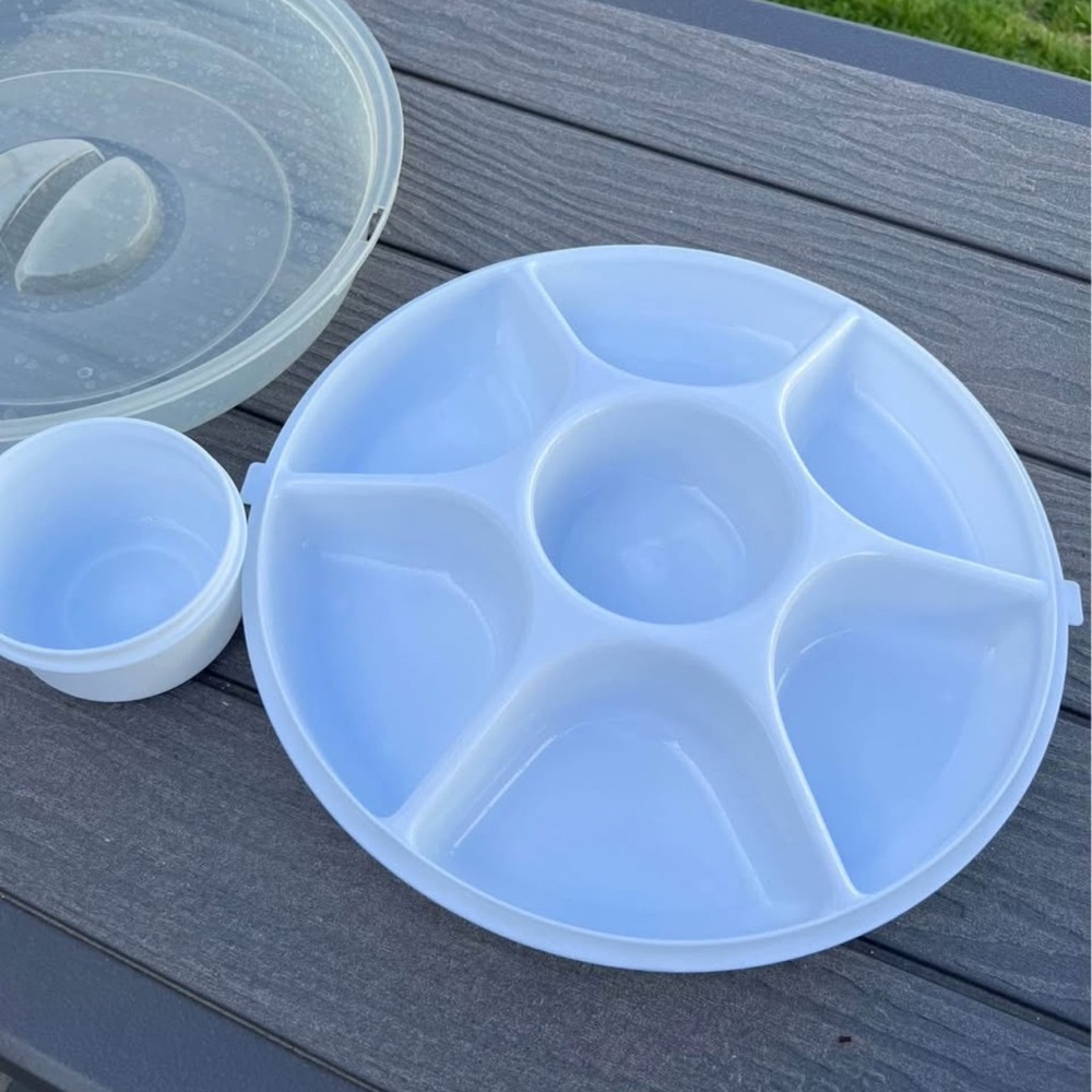 Veggies Tray with Twist and Lock Lid - Picture 4 of 5